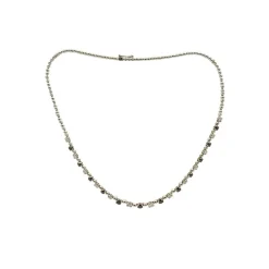 Gargantilla de diamantes blancos y negros