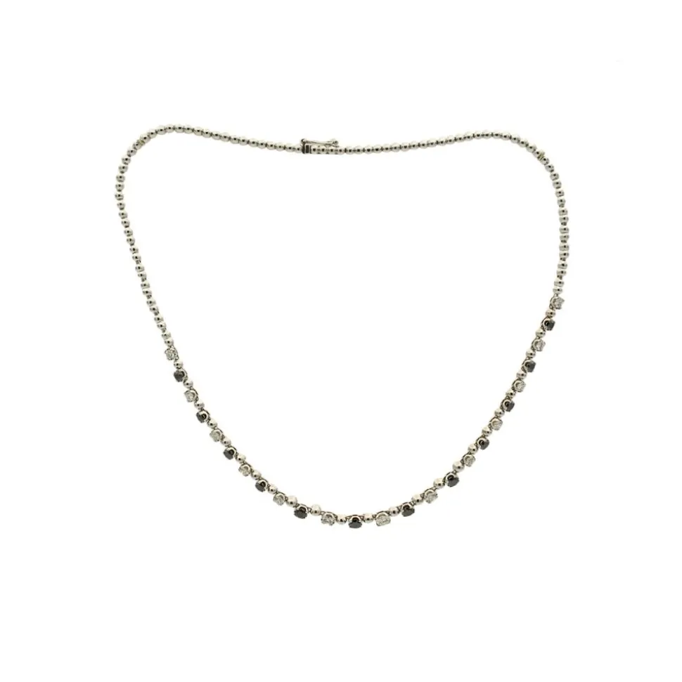 Gargantilla de diamantes blancos y negros