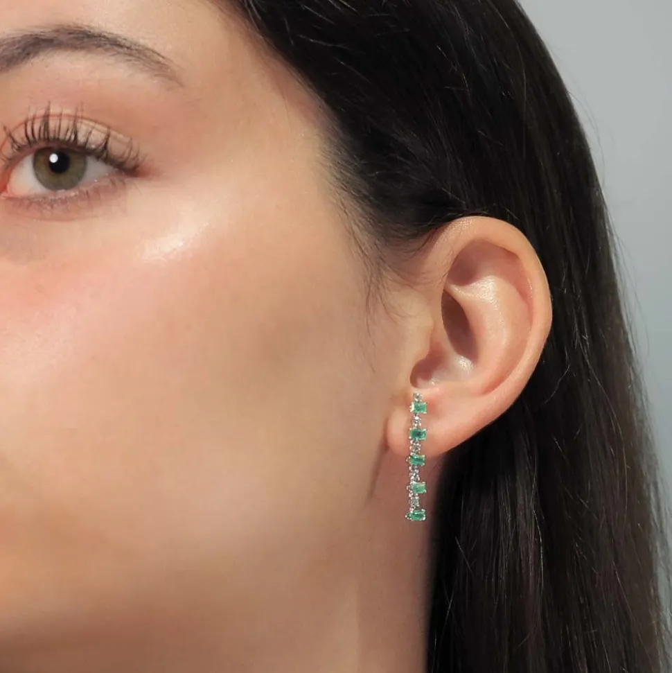 Pendientes colgantes de diamantes y esmeraldas