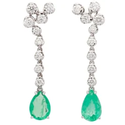 Pendientes largos de oro blanco con esmeraldas y diamantes
