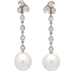 Pendientes largos de oro blanco con perlas cultivadas y diamantes