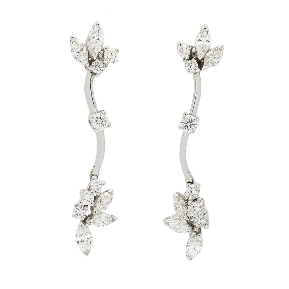 Pendientes largos de oro blanco y diamantes navetttes
