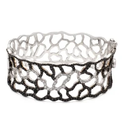 Pulsera calada de oro blanco con diamantes blancos y negros