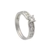 Sortija con diamante central y en laterales