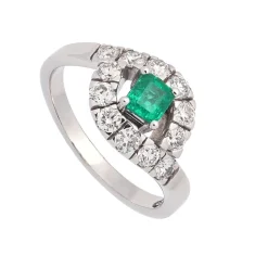 Sortija con esmeralda cuadrada y diamantes