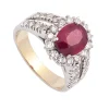 Sortija con rubí central y diamantes en brazos