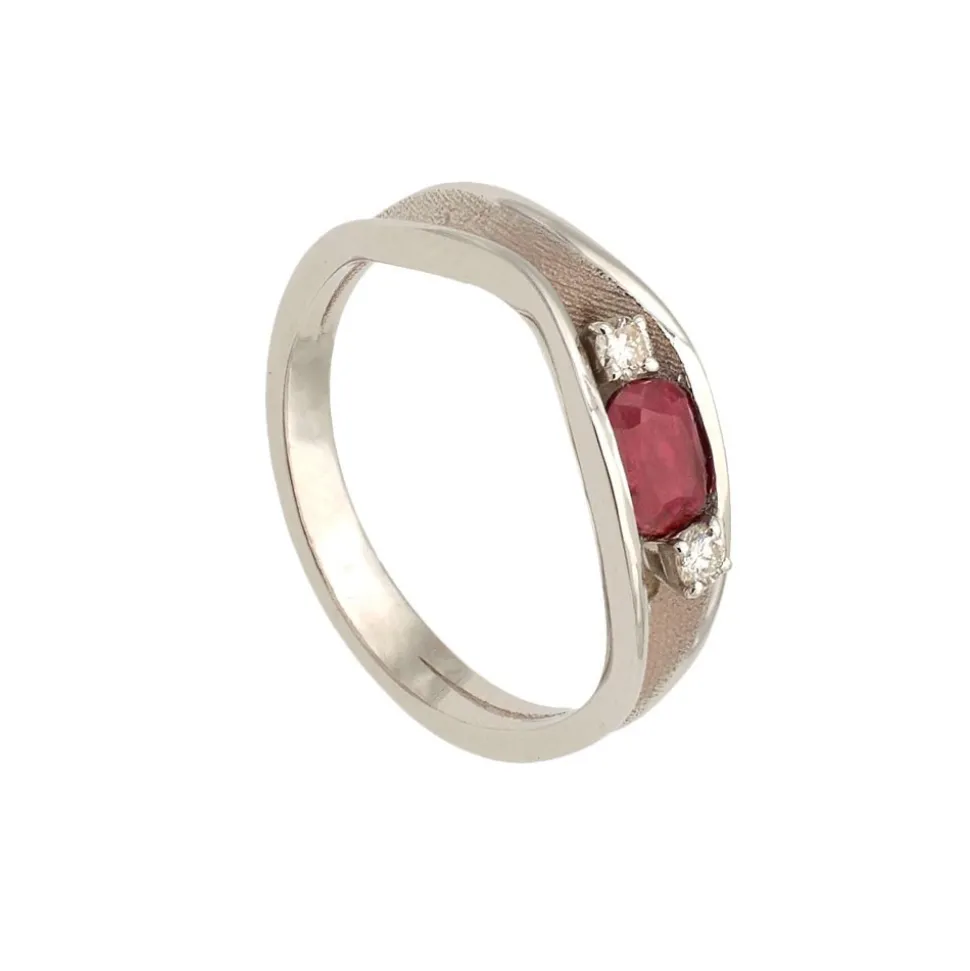 Sortija con rubí y diamantes