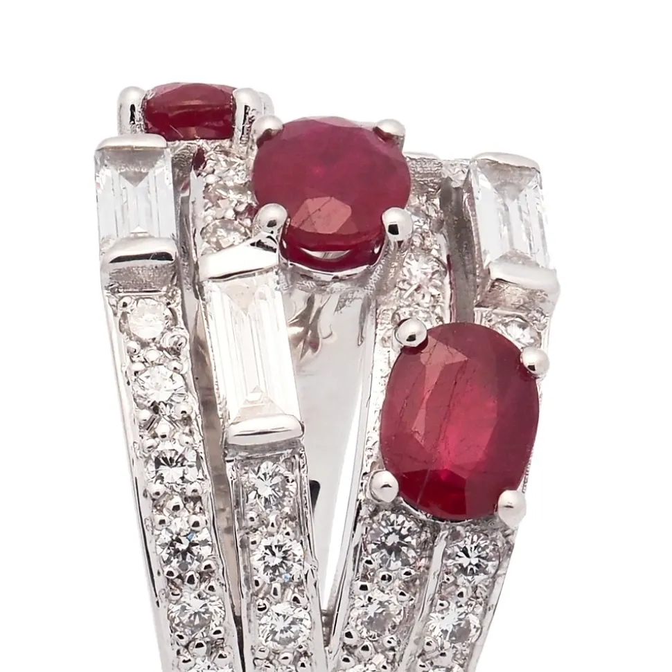 Sortija con rubíes y diamantes