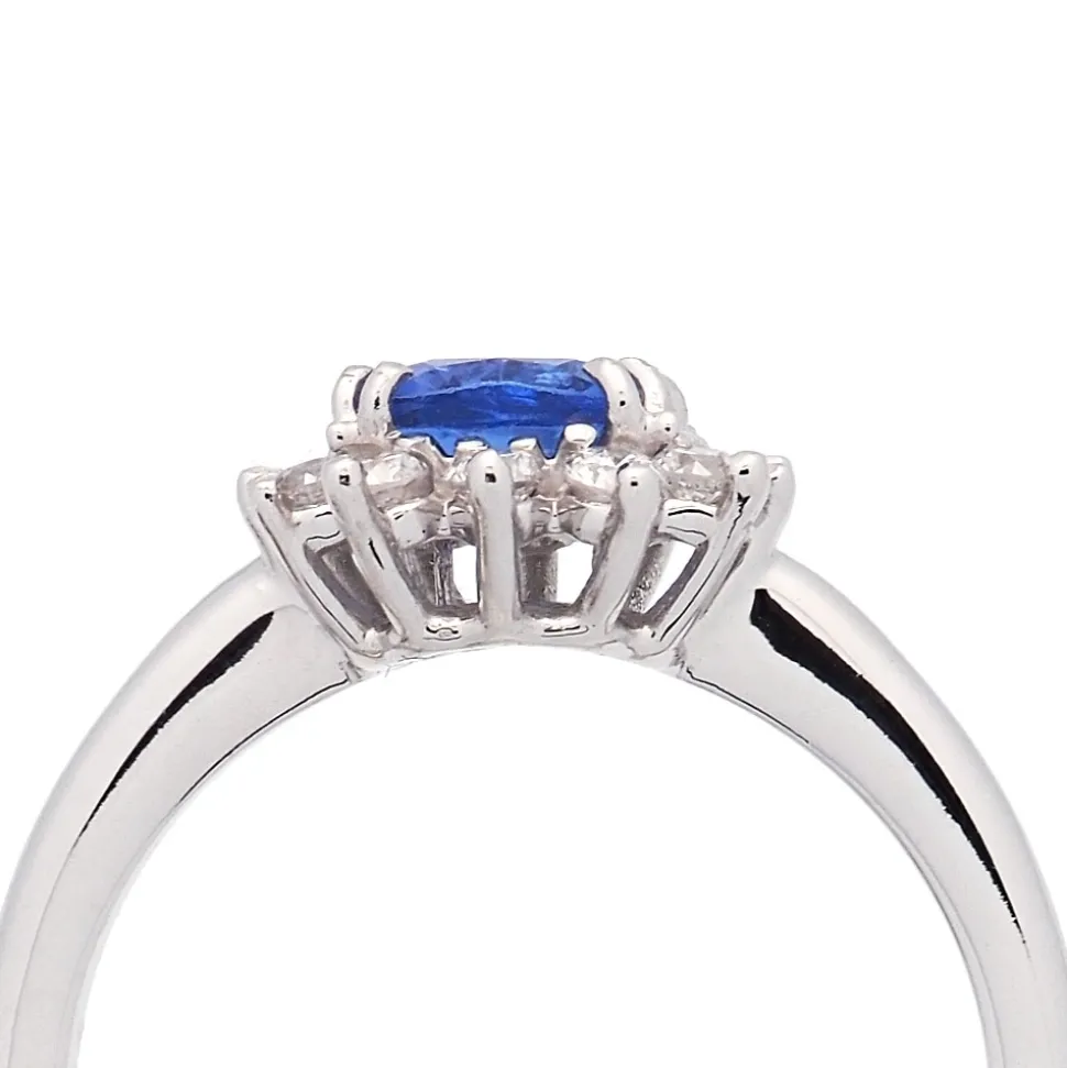 Sortija con tanzanita y orla de diamantes