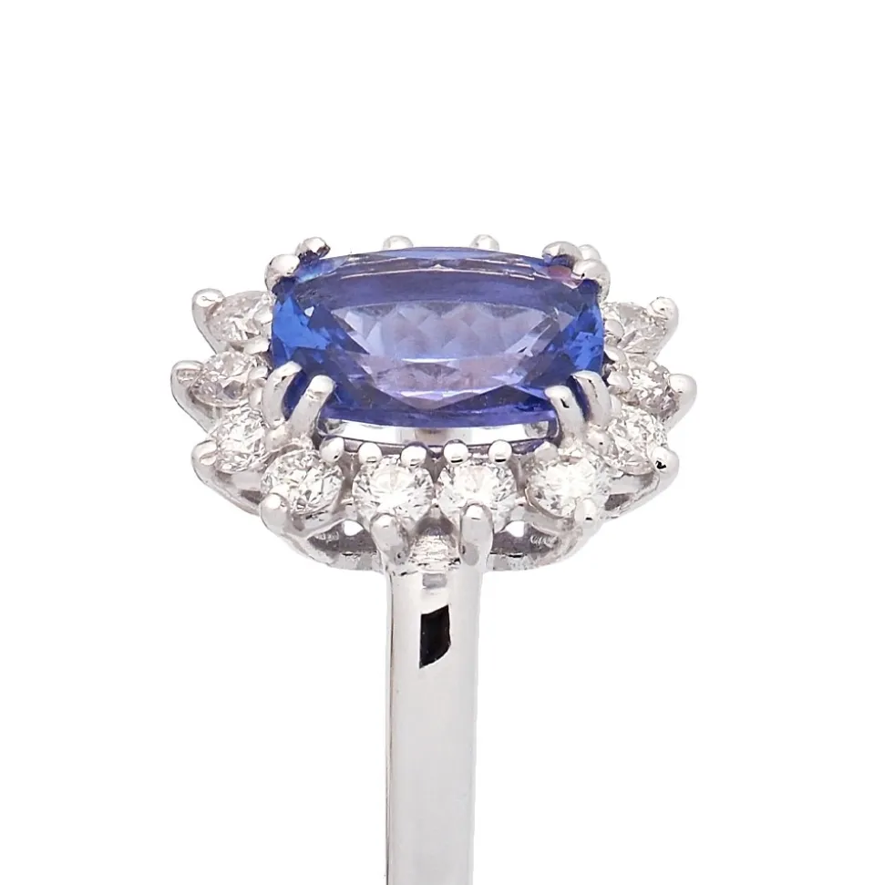 Sortija con tanzanita y orla de diamantes