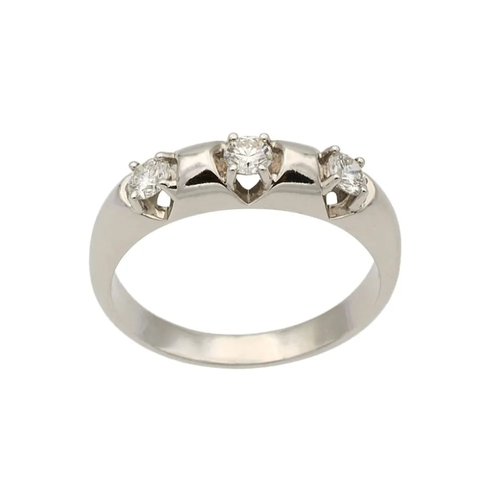 Sortija con tres diamantes