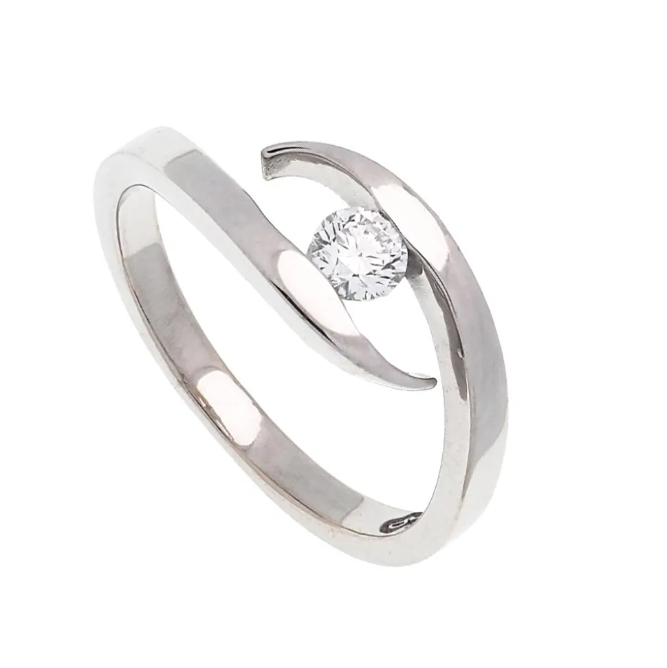 Sortija cruzada de oro blanco y diamante