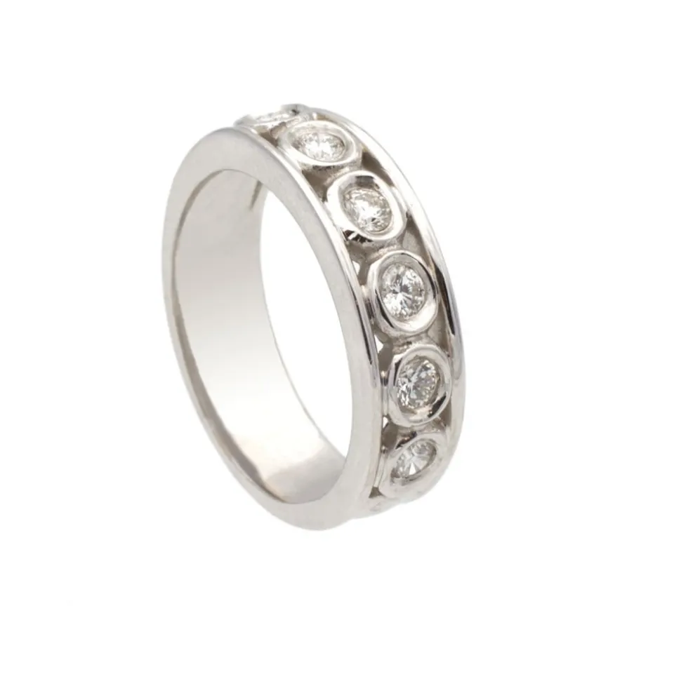 Sortija diamantes sobre oval